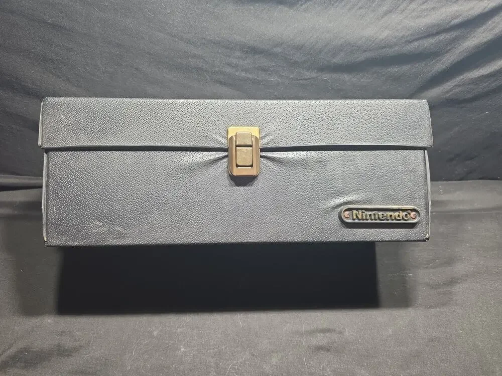 Nintendo NES Faux Leather 15 Game Carrying Case With Game Cartridges